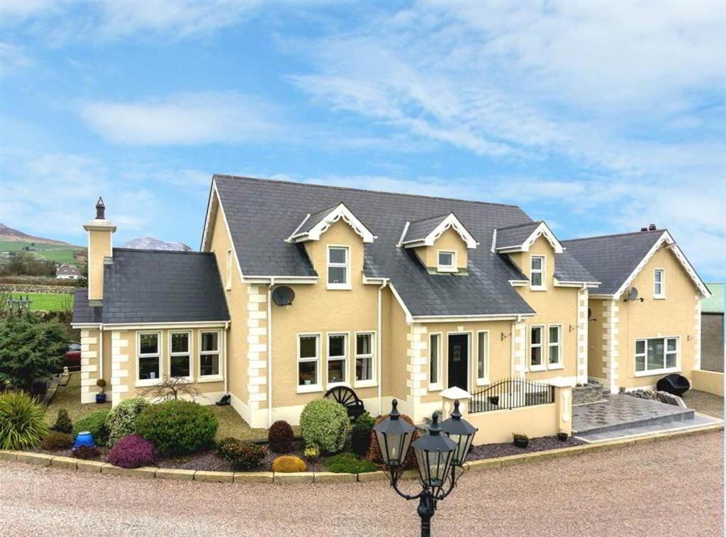 Отель Tara House Annalong Экстерьер фото